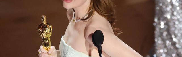 太阳蹭到了！石头姐再次奥斯卡封后 她是太阳铁粉
