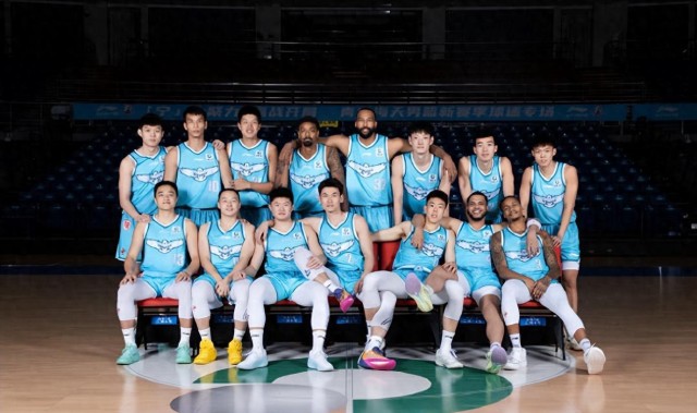 开云官方直播-转投恩师拿到大合同！CBA顶薪后卫与老东家闹翻，场均只有5.9分