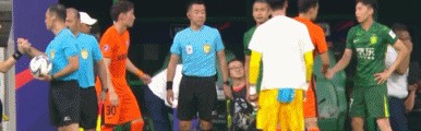 替补登场战旧主！侯永永替补上场，国安玉昆半场各换2人